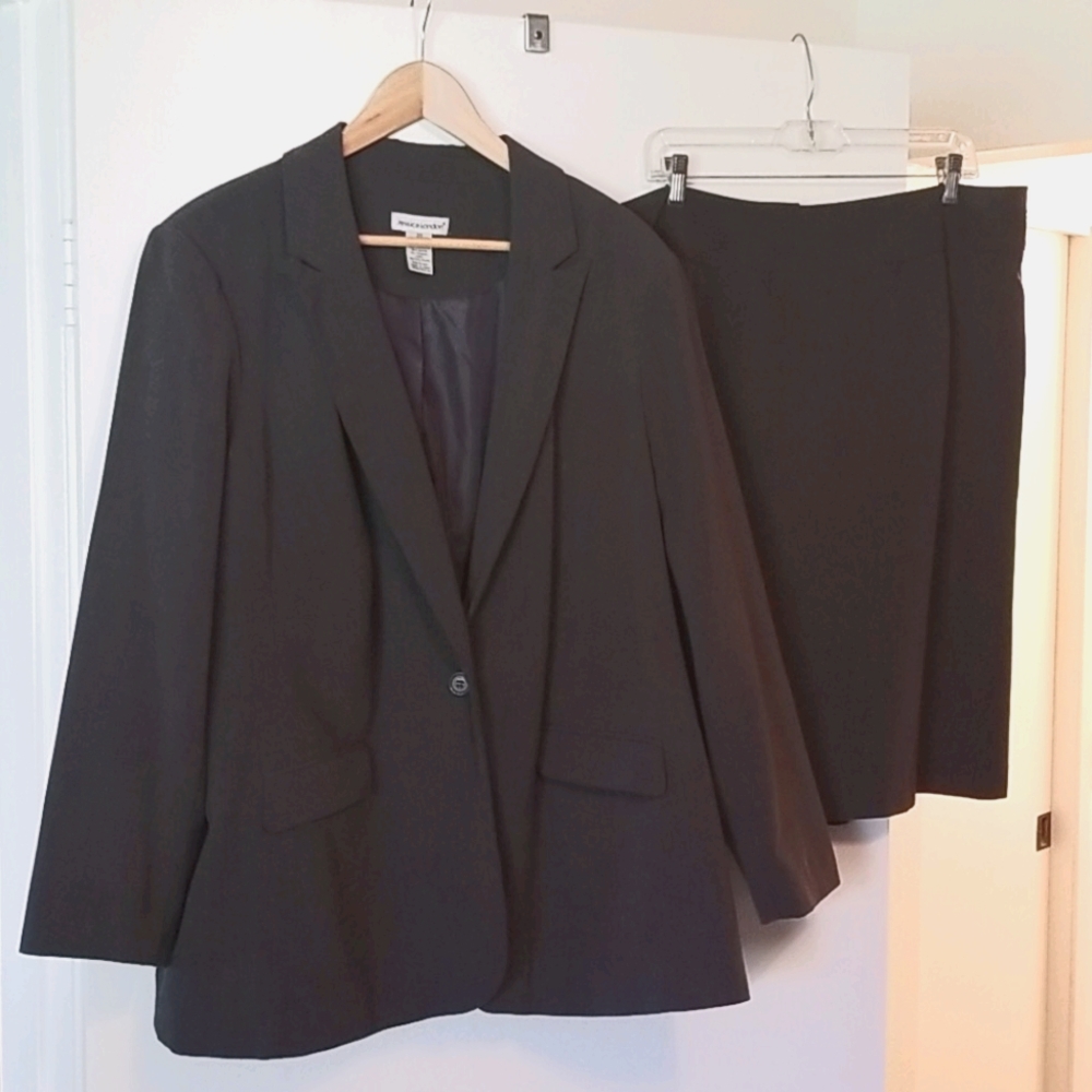 Charcoal grey 2 piece power suit